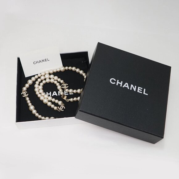 CHANEL CC Logos Pearl Rhinestone Necklace 35" Gold Tone A12P Auth - Picture 2 of 8